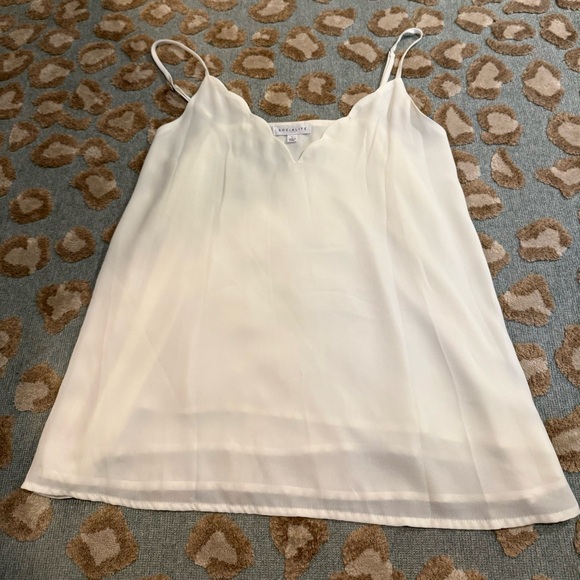 Socialite White Camisole Top - Picture 2 of 5